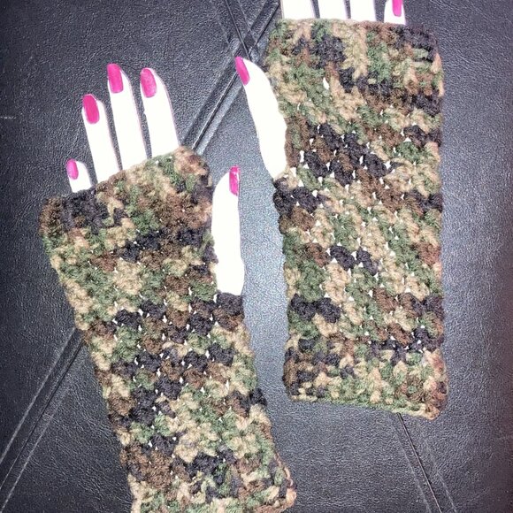 Hand Knit / Crochet Camo Fingerless Texting Gloves NEW - Picture 4 of 5